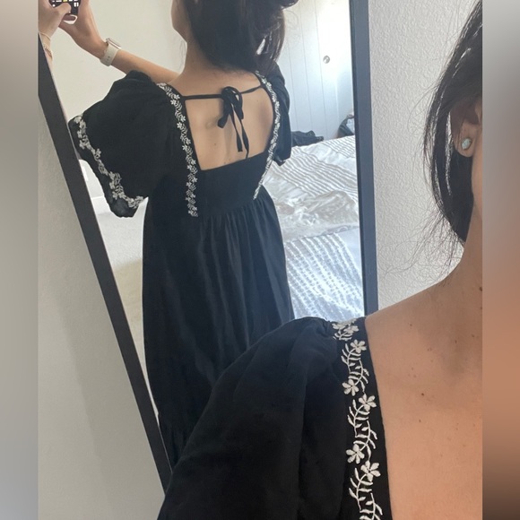 Old Navy Fit & Flare Short-Sleeve Midi Dress, Black, XS - Picture 10 of 10